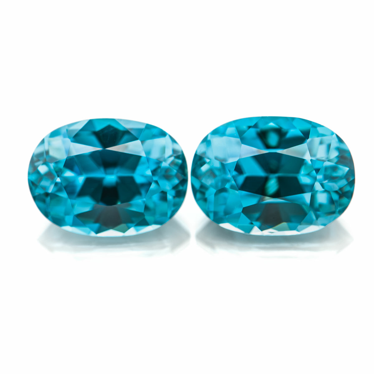 10.63 ct Natural Zircon — Oval 11 × 8 mm (Blue)