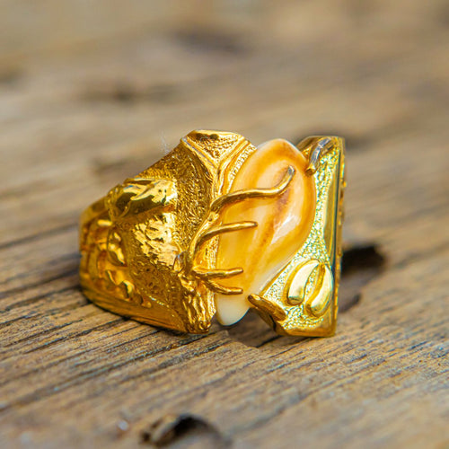 Royal Nugget custom elk ivory ring in 14k yellow gold with a bugling bull elk and nugget band — Volakai